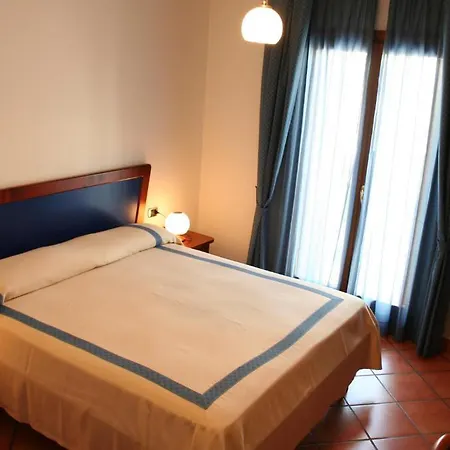 Dei Trecento Otel 3*